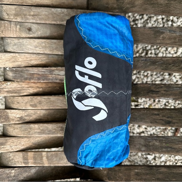 Soflo Riders pouch made with repurposed kite - Picture 2 of 5